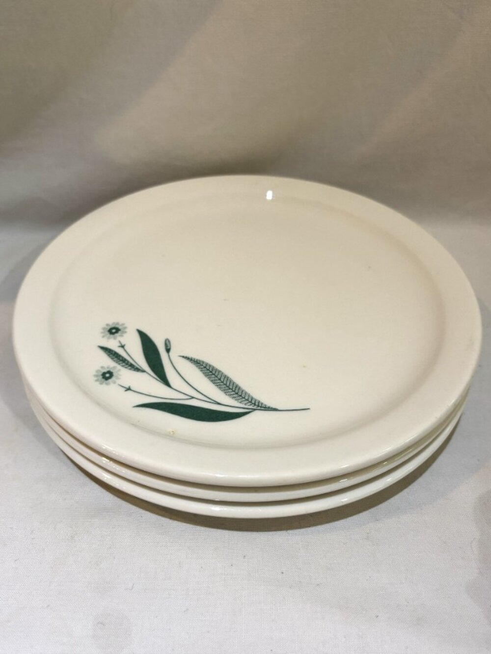 Set of 3 VTG USA Homer Laughlin Green Field Luncheon Salad Plates 8.25"
